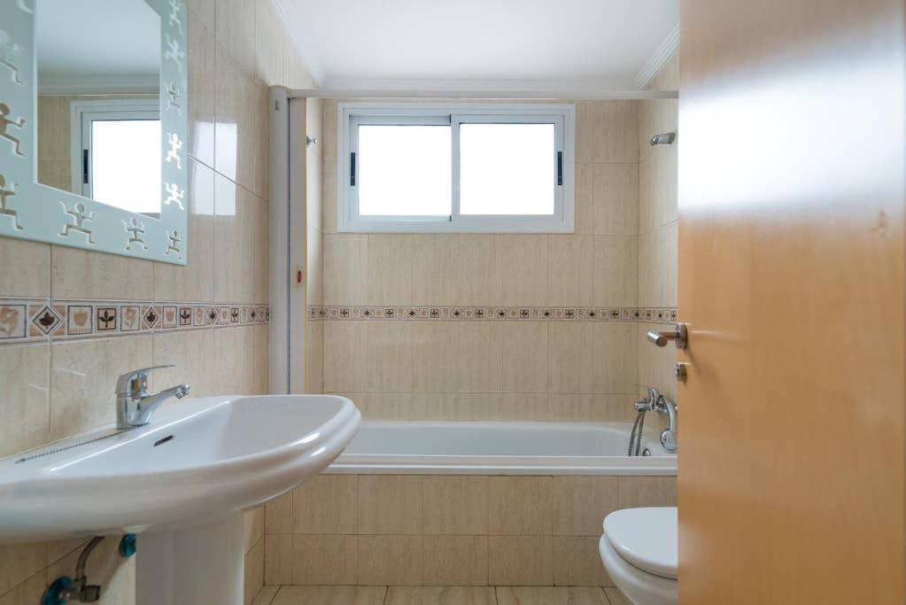 2B Apartamento Atlantico Apartment Vecindario  Bagian luar foto